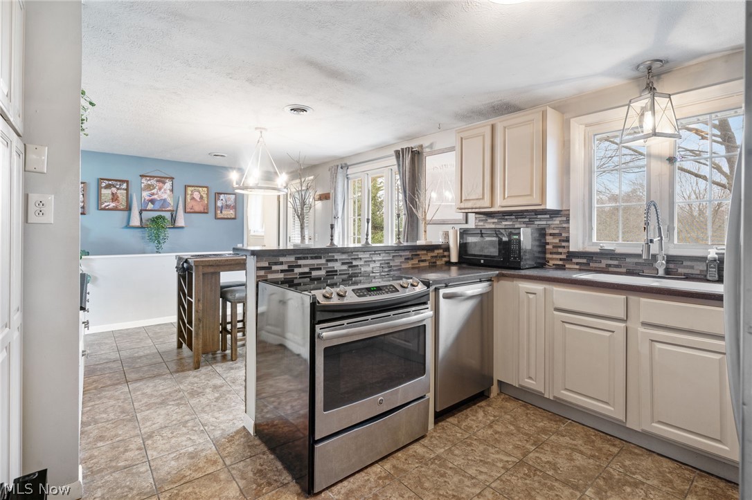 5147 Broadway Avenue NE Louisville OH 44641