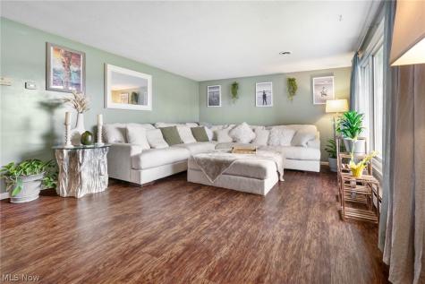 5147 Broadway Avenue NE Louisville OH 44641