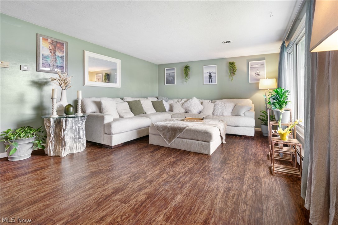 5147 Broadway Avenue NE Louisville OH 44641