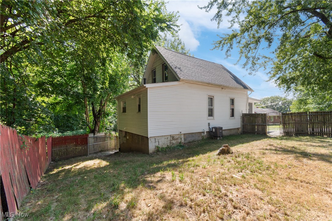 699 Fultz Street Akron OH 44307