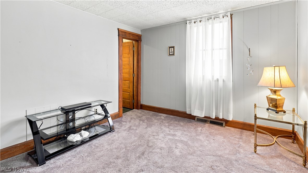 2005 E Wheeling Avenue Cambridge OH 43725
