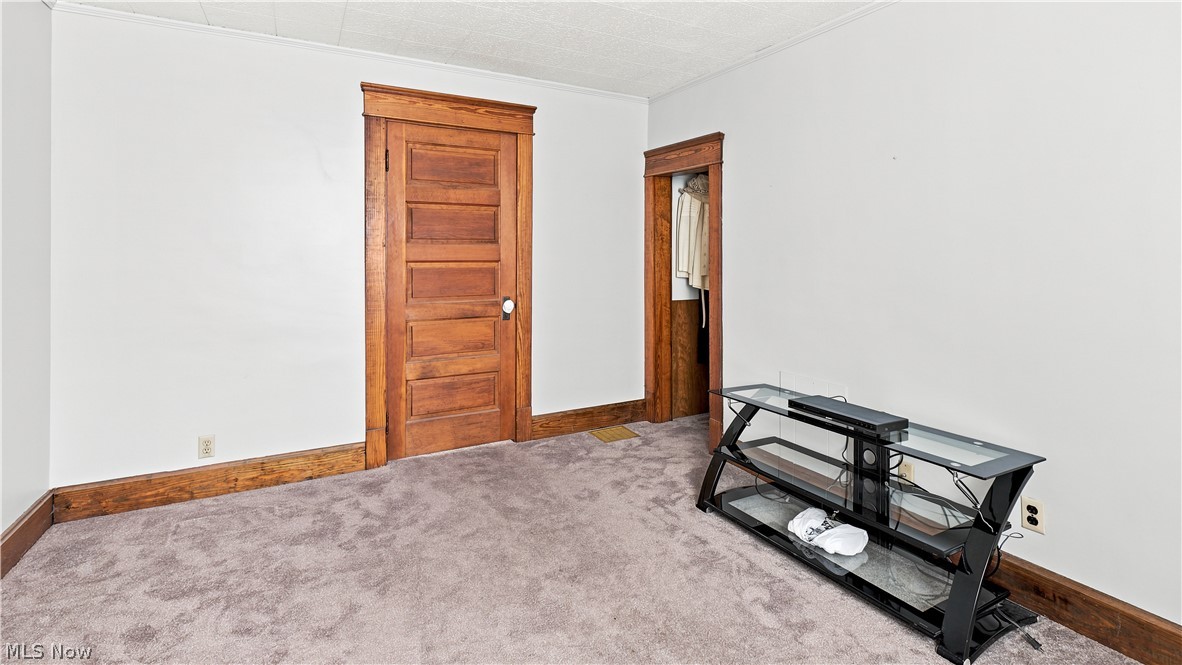 2005 E Wheeling Avenue Cambridge OH 43725