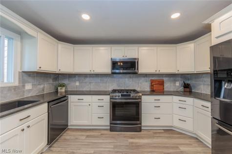 1012 Greenwich Avenue Grafton OH 44044