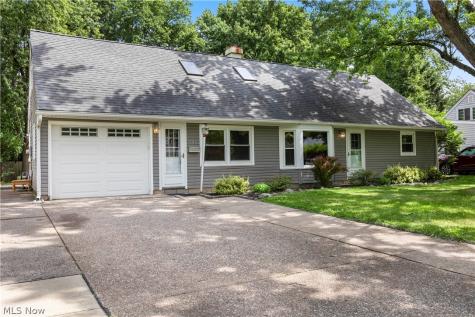 4905 Pinewood Drive Sheffield Lake OH 44054