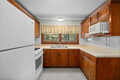 4905 Pinewood Drive Sheffield Lake OH 44054