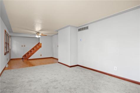 4905 Pinewood Drive Sheffield Lake OH 44054