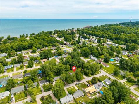 4905 Pinewood Drive Sheffield Lake OH 44054