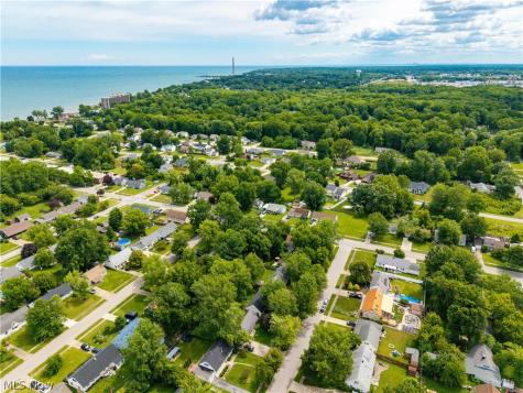 4905 Pinewood Drive Sheffield Lake OH 44054
