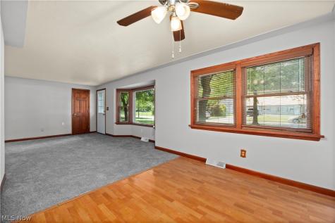 4905 Pinewood Drive Sheffield Lake OH 44054