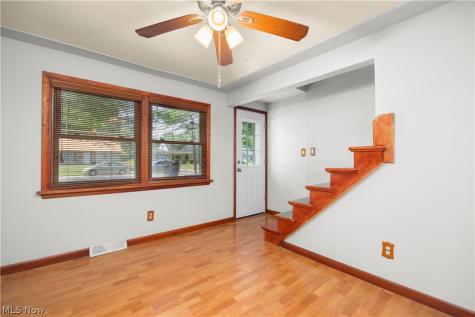 4905 Pinewood Drive Sheffield Lake OH 44054