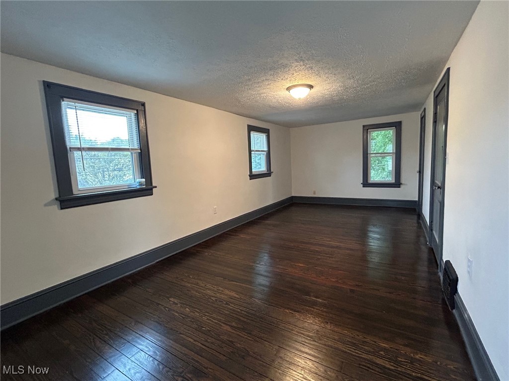 76 Hazelwood Avenue Barberton OH 44203