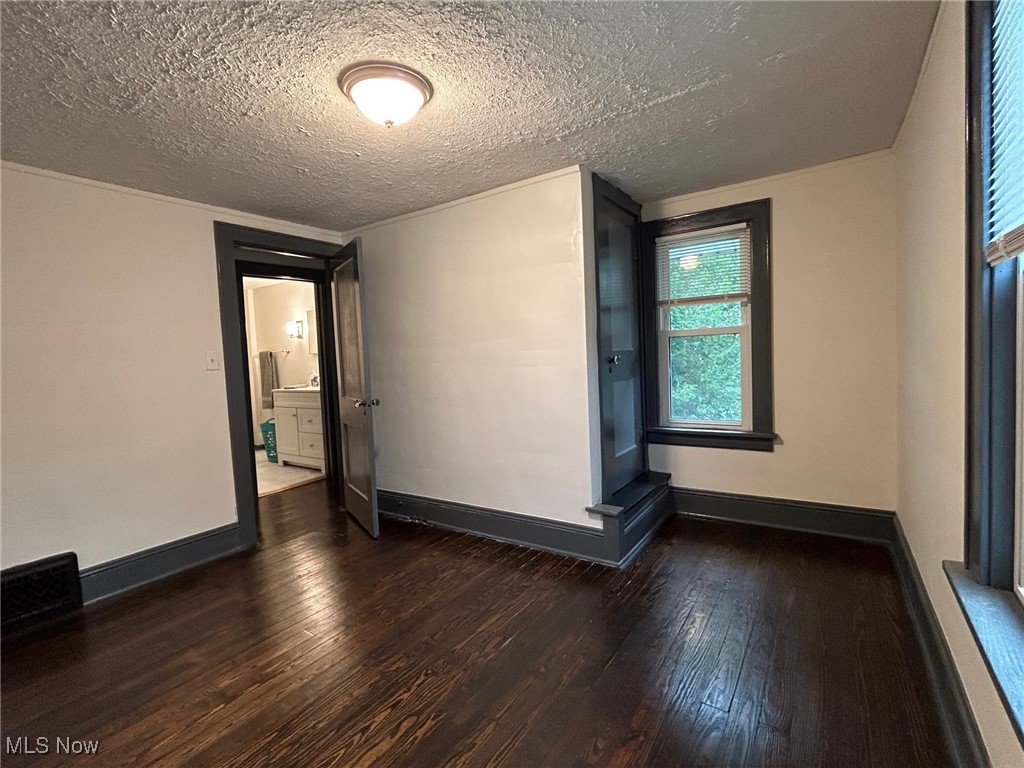 76 Hazelwood Avenue Barberton OH 44203