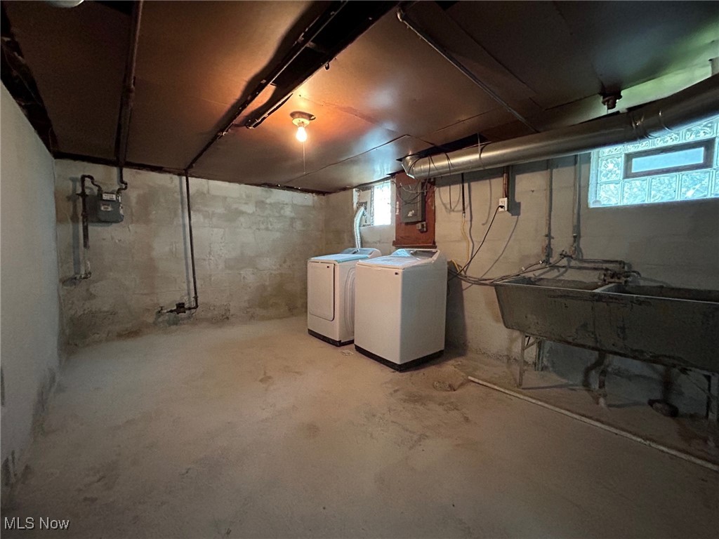 76 Hazelwood Avenue Barberton OH 44203