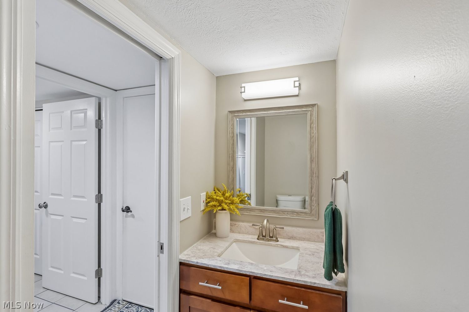 280 S Pine Court Aurora OH 44202