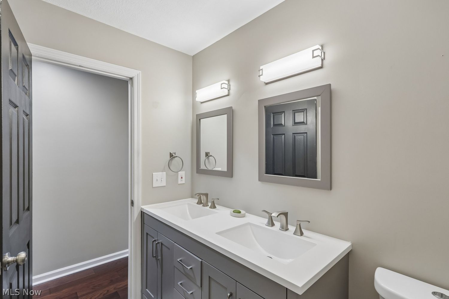 280 S Pine Court Aurora OH 44202