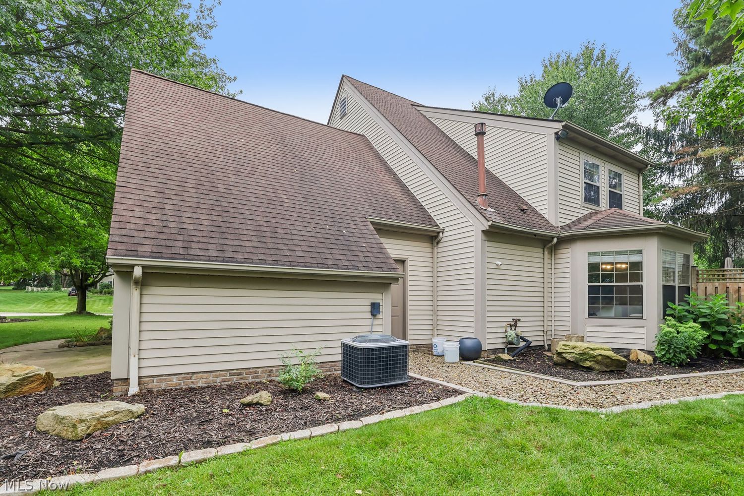 280 S Pine Court Aurora OH 44202
