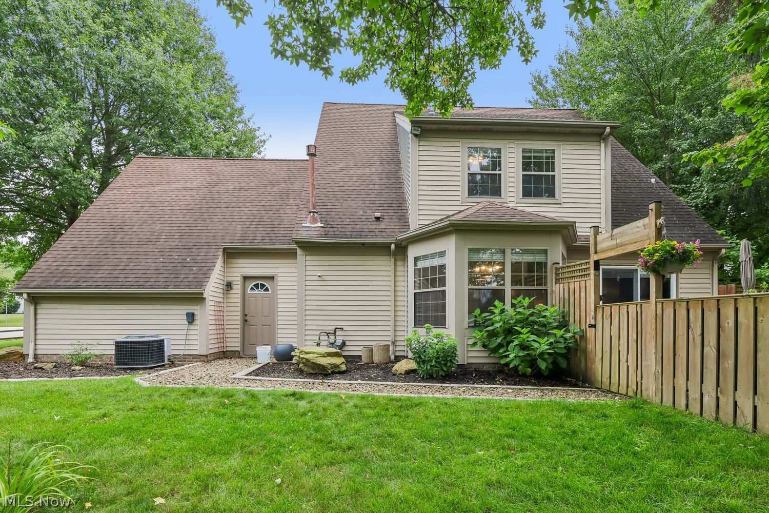 280 S Pine Court Aurora OH 44202