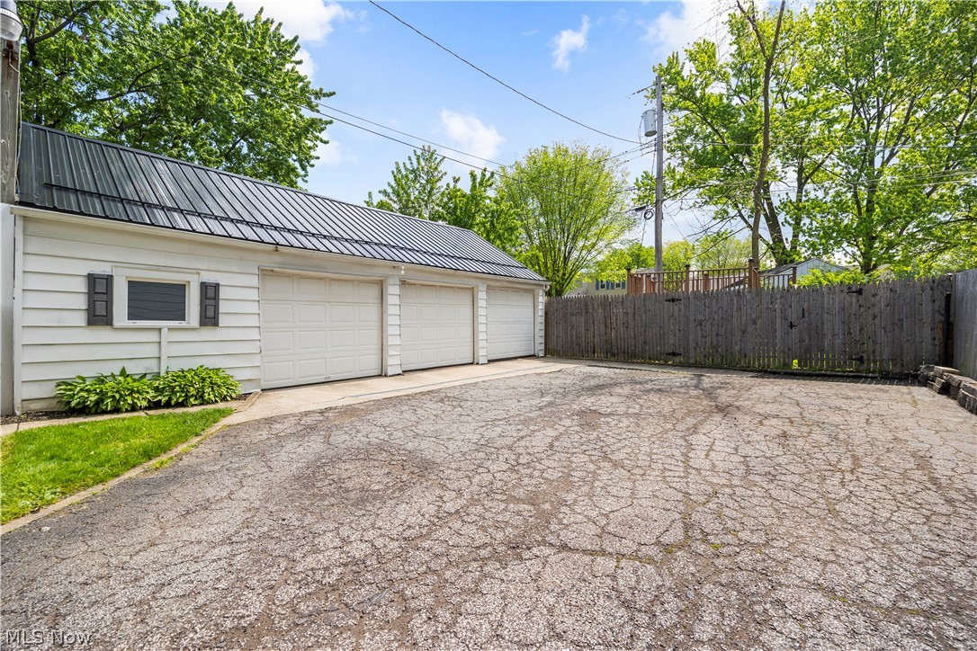 967 Gulf Road Elyria OH 44035