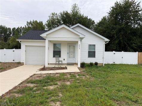 2279 Arrowhead Street Lorain OH 44052