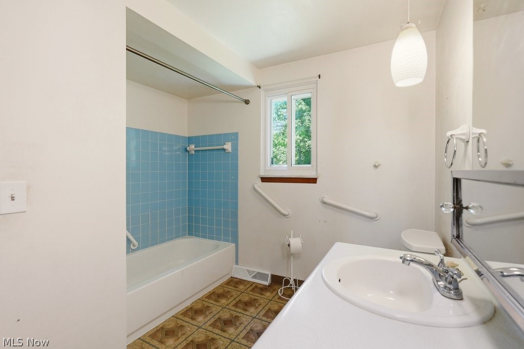 6407 Parkland Avenue Brook Park OH 44142