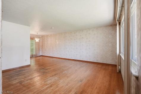 6407 Parkland Avenue Brook Park OH 44142
