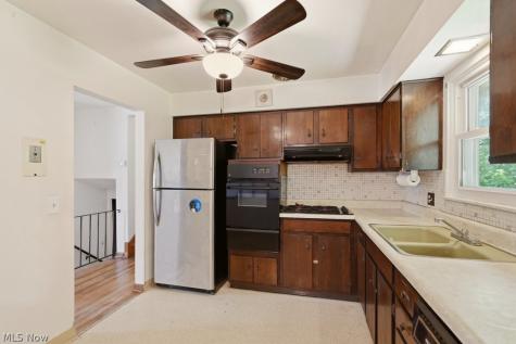6407 Parkland Avenue Brook Park OH 44142