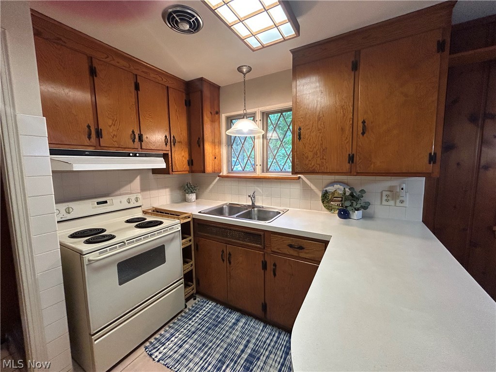 10347 Hillsover Drive Kirtland OH 44094