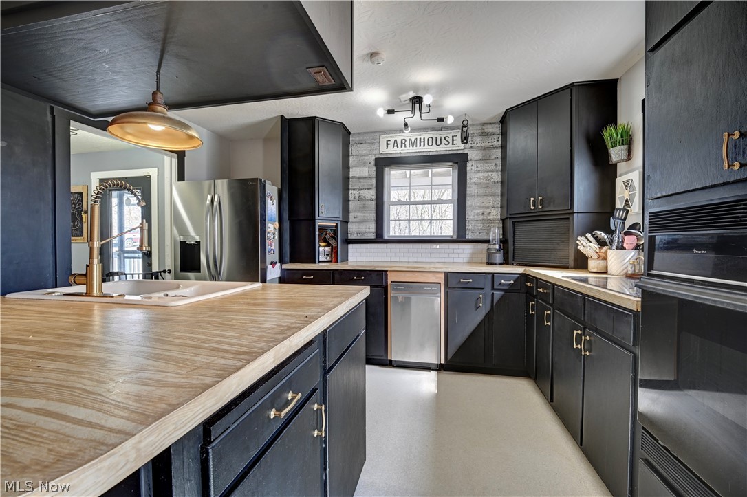 14770 Township Road 467 Lakeville OH 44638