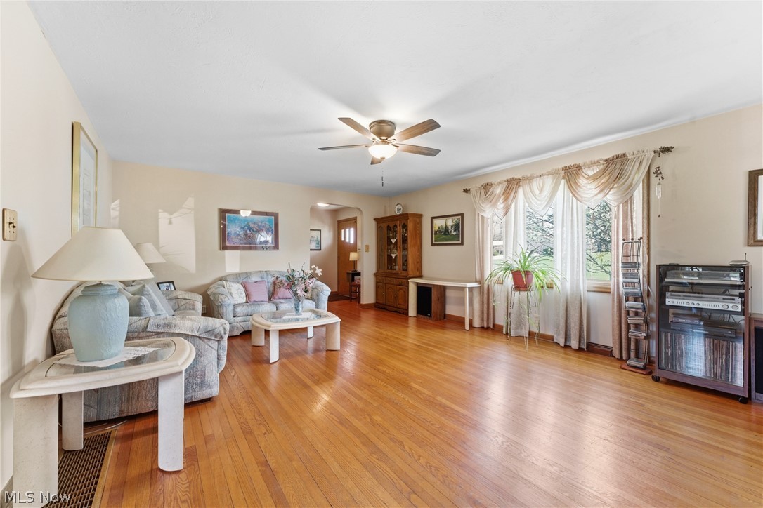 4423 Broadway Avenue NE Louisville OH 44641
