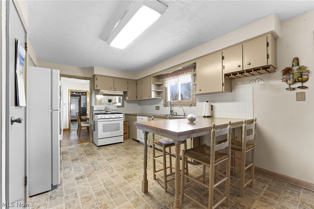 4423 Broadway Avenue NE Louisville OH 44641