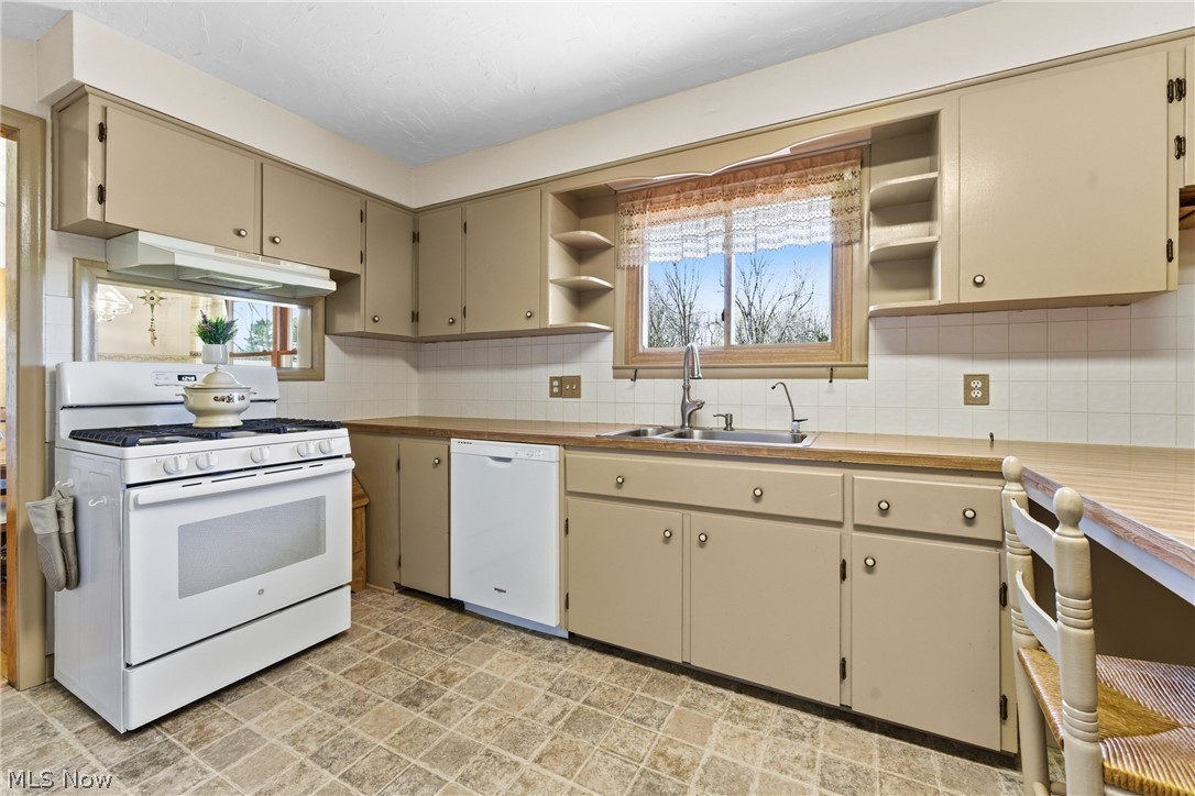 4423 Broadway Avenue NE Louisville OH 44641