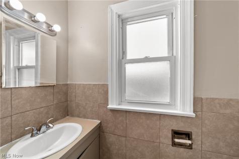17904 Neff Road Cleveland OH 44119