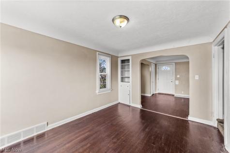 17904 Neff Road Cleveland OH 44119