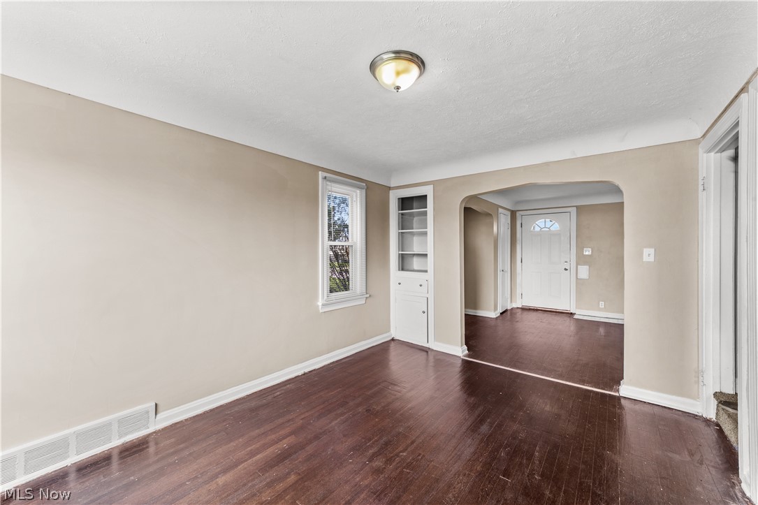 17904 Neff Road Cleveland OH 44119