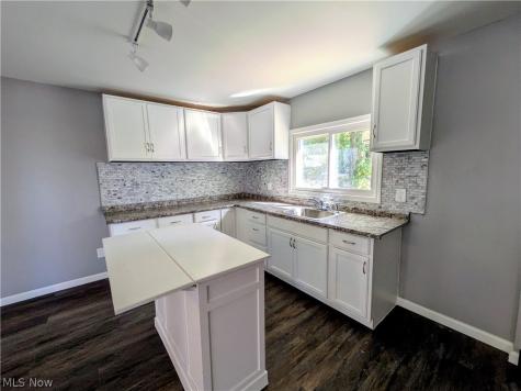 16712 Glenpark Avenue Cleveland OH 44128