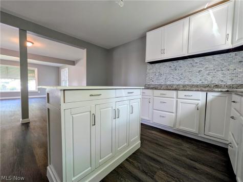 16712 Glenpark Avenue Cleveland OH 44128