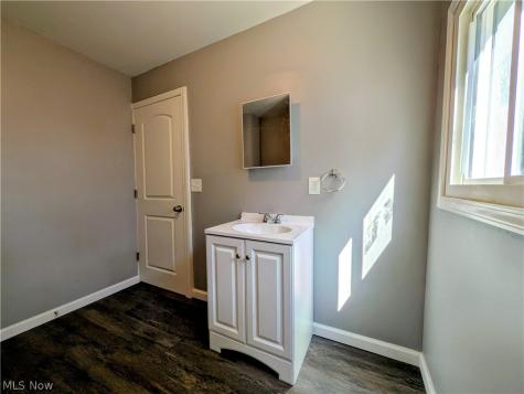 16712 Glenpark Avenue Cleveland OH 44128