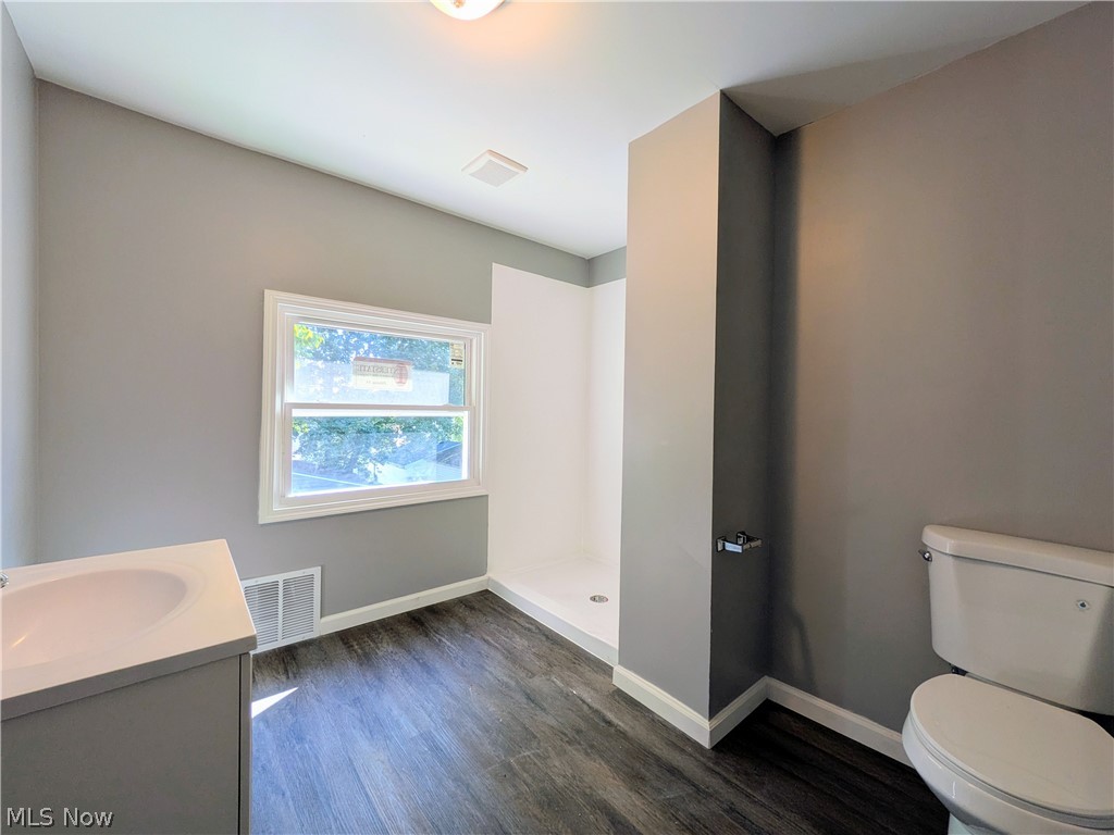 16712 Glenpark Avenue Cleveland OH 44128