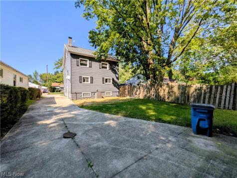 16712 Glenpark Avenue Cleveland OH 44128