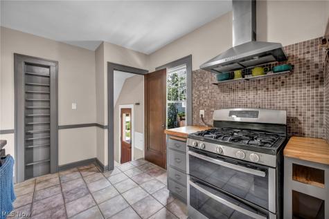 6193 N Canterbury Road Parma OH 44129