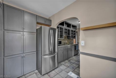 6193 N Canterbury Road Parma OH 44129