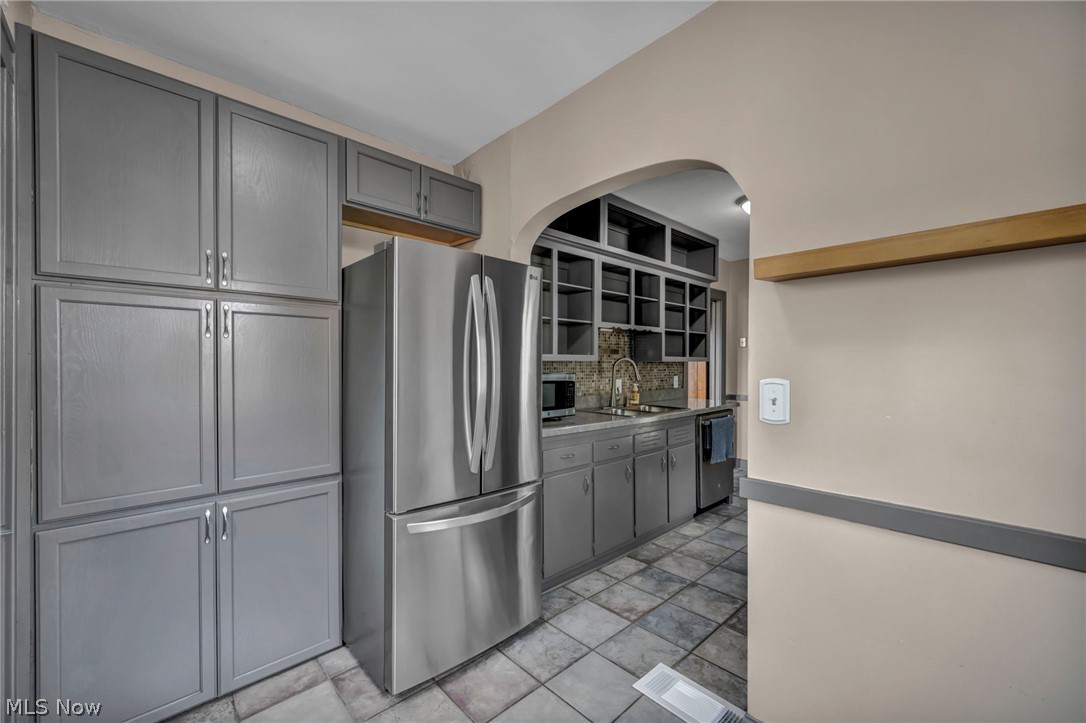 6193 N Canterbury Road Parma OH 44129
