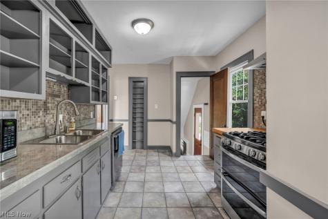 6193 N Canterbury Road Parma OH 44129