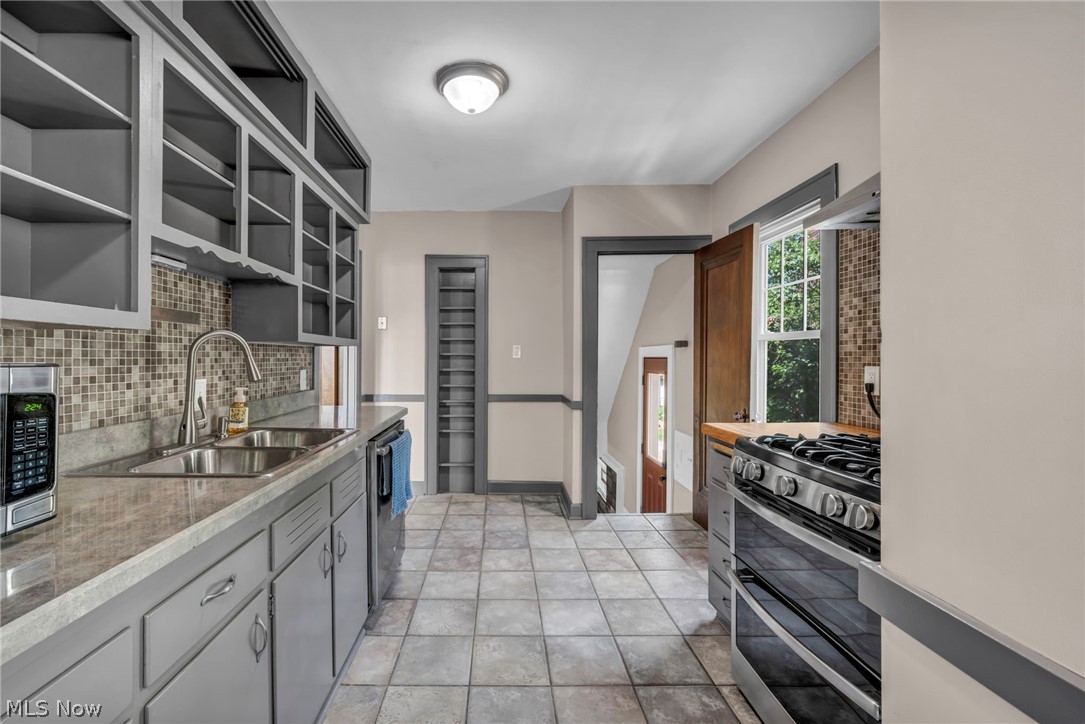 6193 N Canterbury Road Parma OH 44129