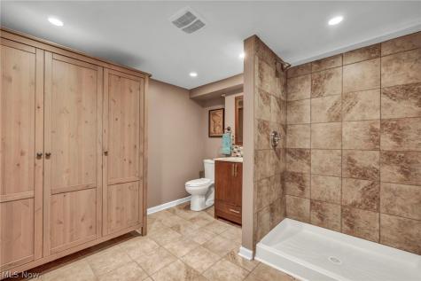 6193 N Canterbury Road Parma OH 44129
