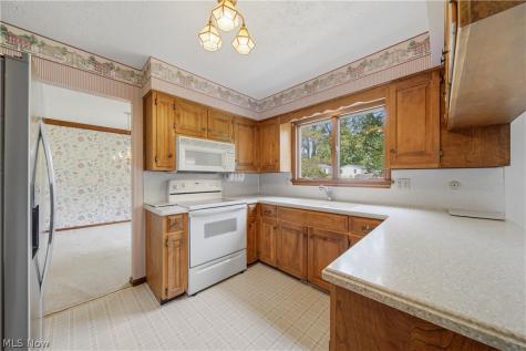 135 Seneca Trail SW Hartville OH 44632