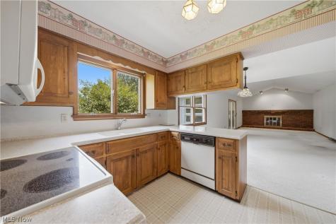 135 Seneca Trail SW Hartville OH 44632