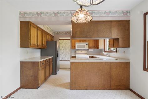 135 Seneca Trail SW Hartville OH 44632