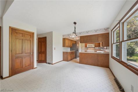 135 Seneca Trail SW Hartville OH 44632