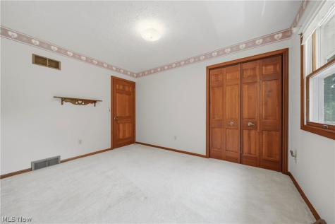 135 Seneca Trail SW Hartville OH 44632